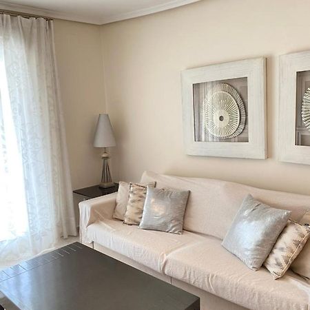 Elegant 2-Bedroom Apartment In Benidorm With Private Pool And Scenic Garden Views Cala de Finestrat Esterno foto
