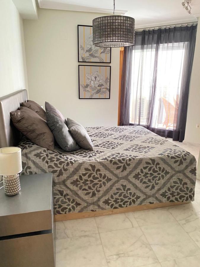 Elegant 2-Bedroom Apartment In Benidorm With Private Pool And Scenic Garden Views Cala de Finestrat Esterno foto