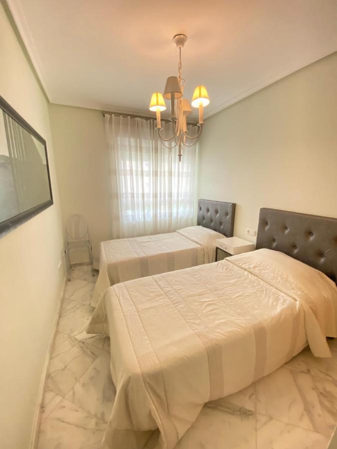 Elegant 2-Bedroom Apartment In Benidorm With Private Pool And Scenic Garden Views Cala de Finestrat Esterno foto