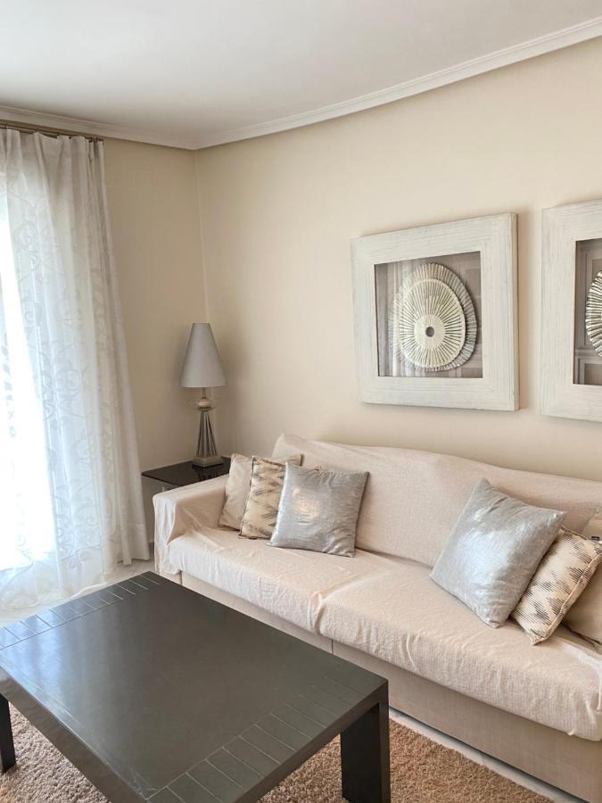 Elegant 2-Bedroom Apartment In Benidorm With Private Pool And Scenic Garden Views Cala de Finestrat Esterno foto